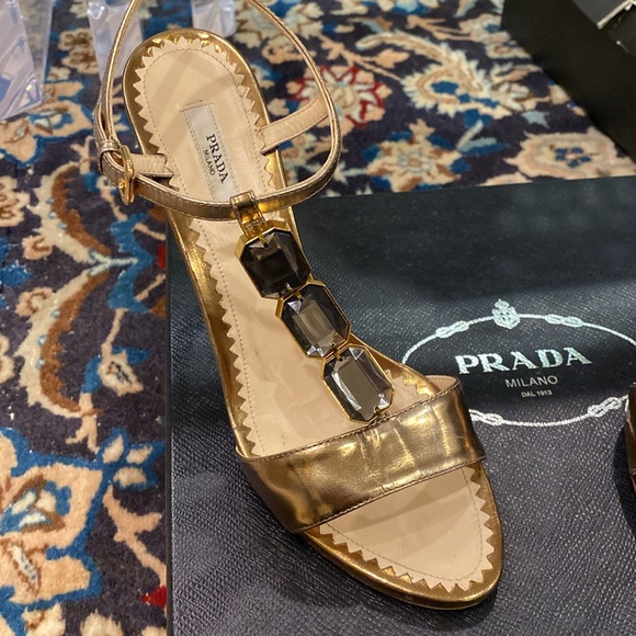 Prada heels - Picture 4 of 9